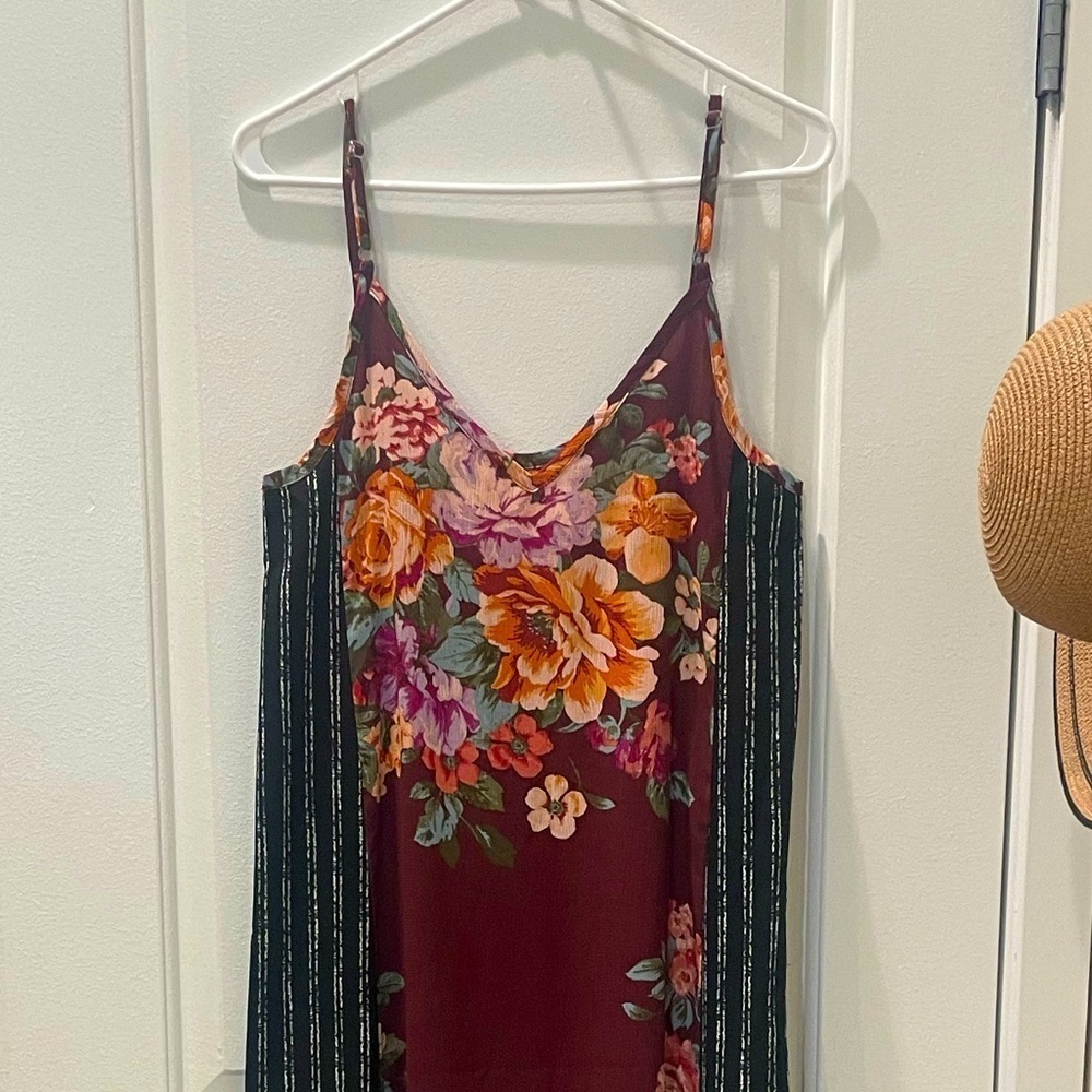 NEW…Floral Patterned Summer Dress - Picture 2 of 3